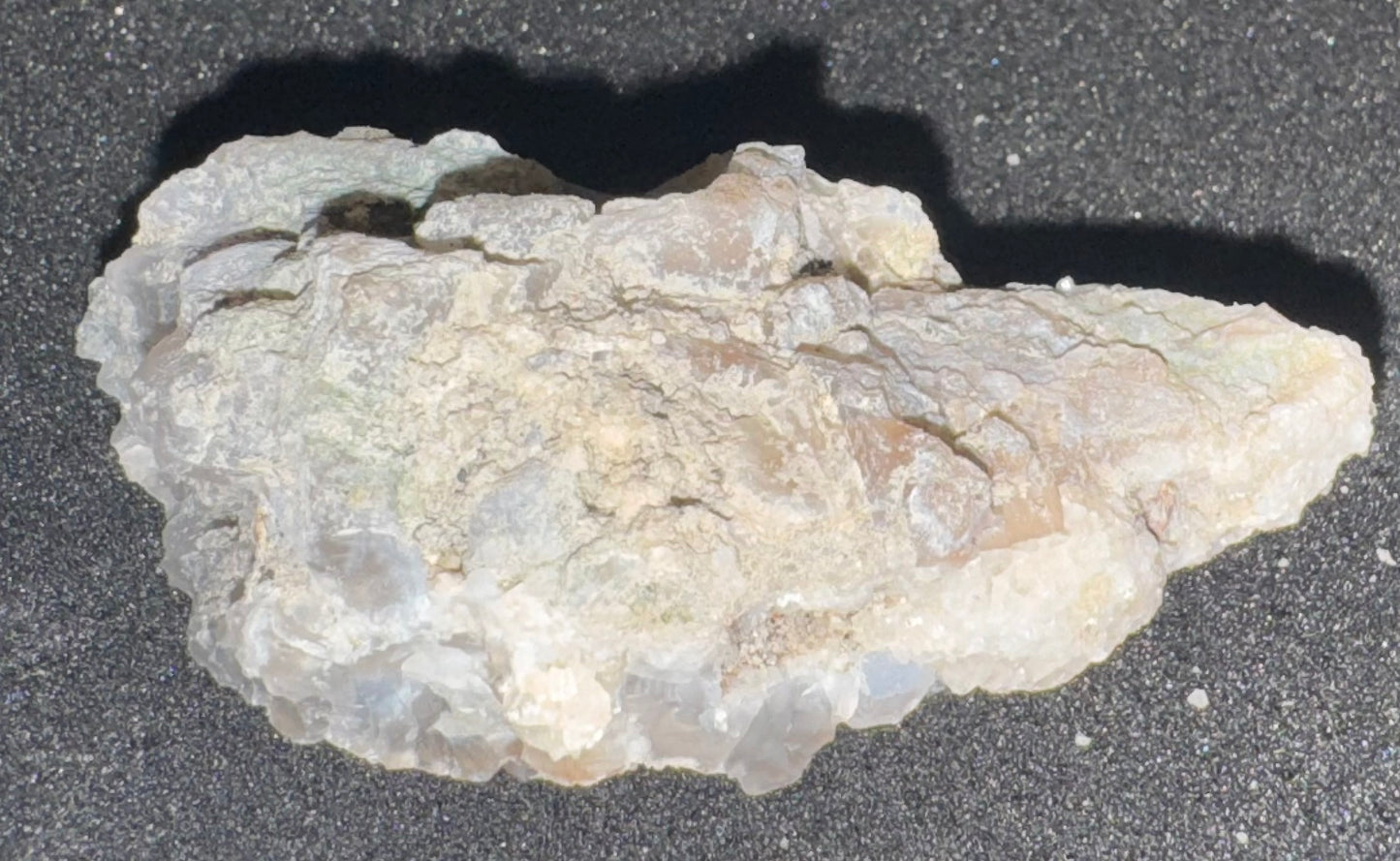 O57 Chalcedony & Calcite