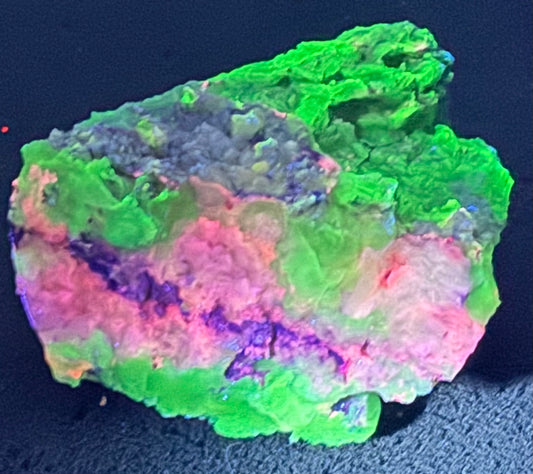 O55 Chalcedony & Calcite