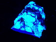 Scheelite fluorescent minerals in Atolia California
