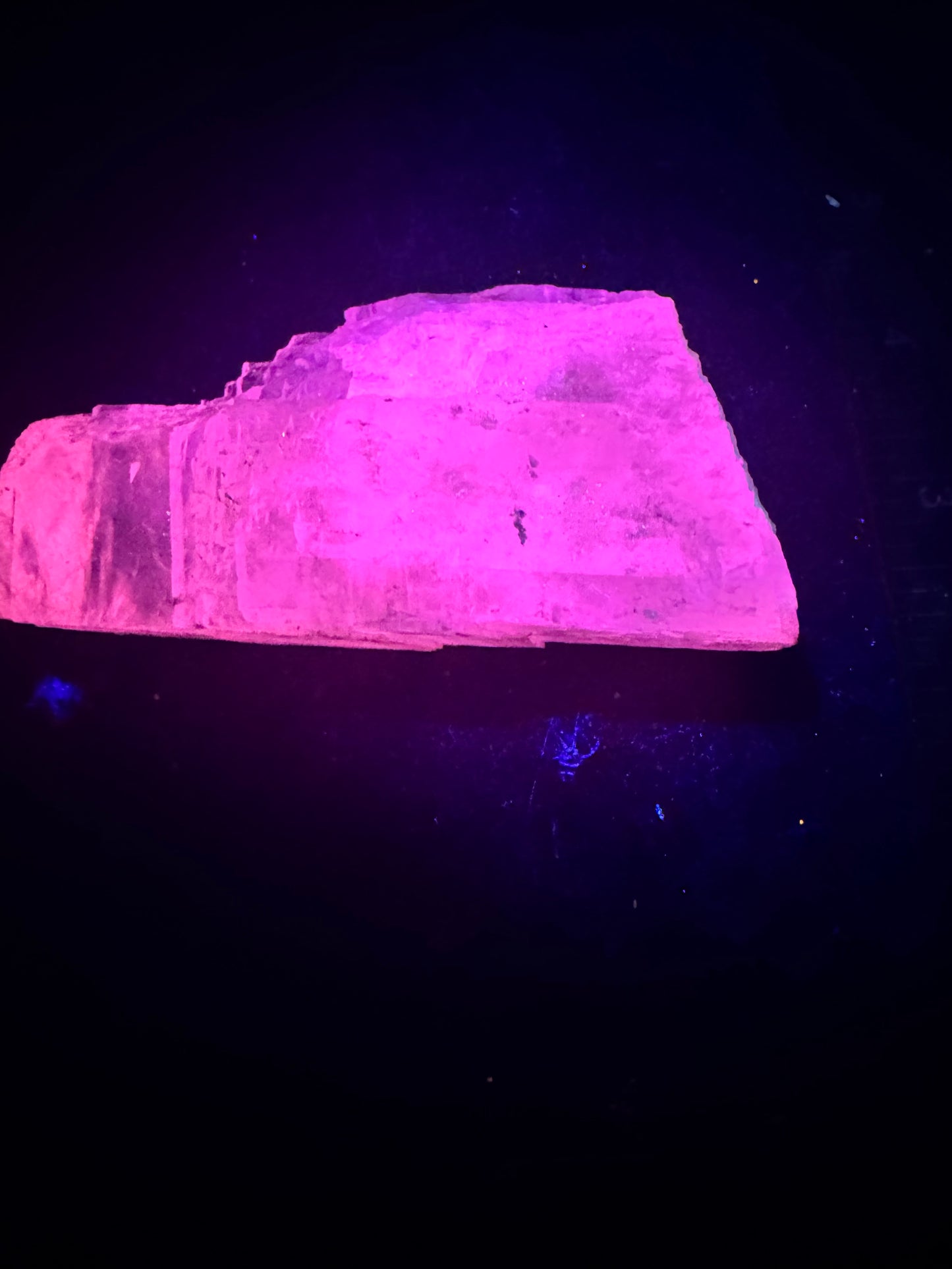 J4- Challenger Cave fluorescent pink calcite