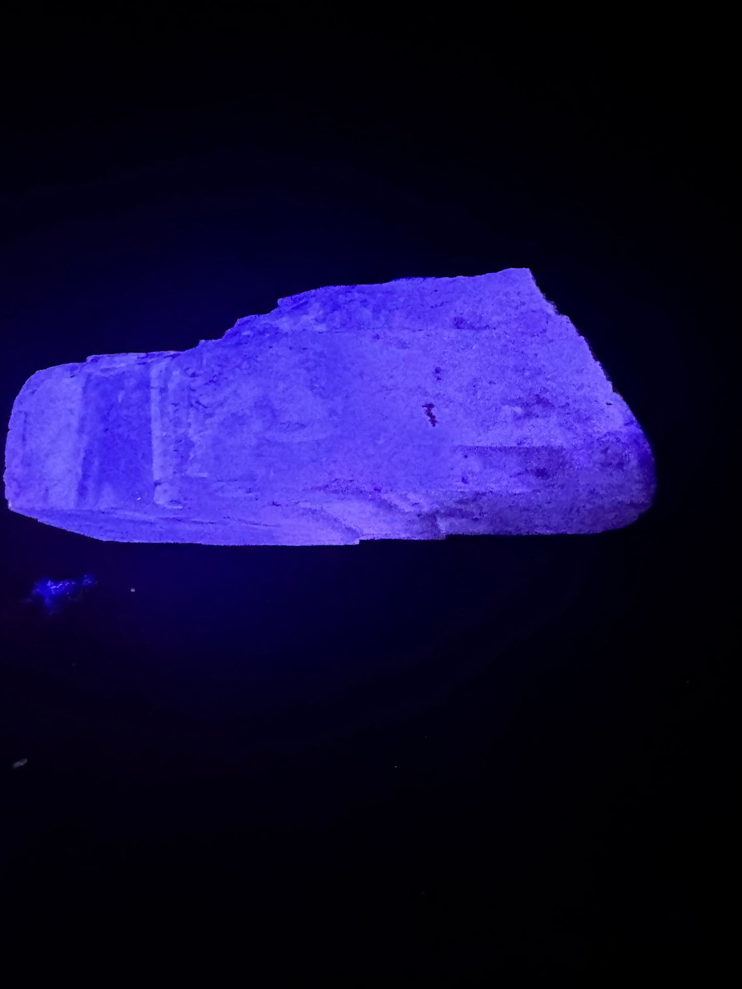J4- Challenger Cave fluorescent pink calcite