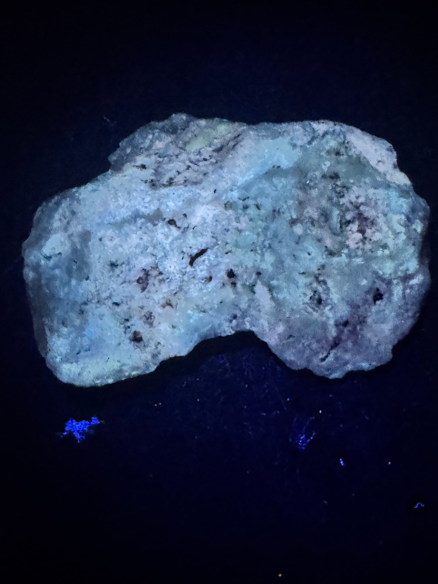 J7-Fluorescent quartz from Durango, Mexico