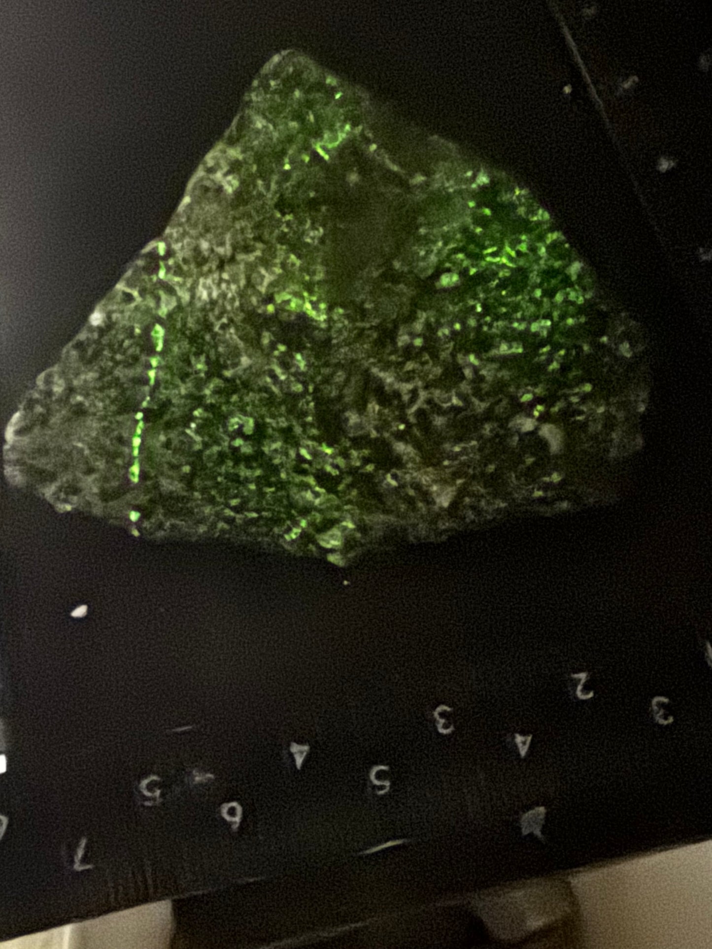 J9-fluorescente green willemite from New Jersey